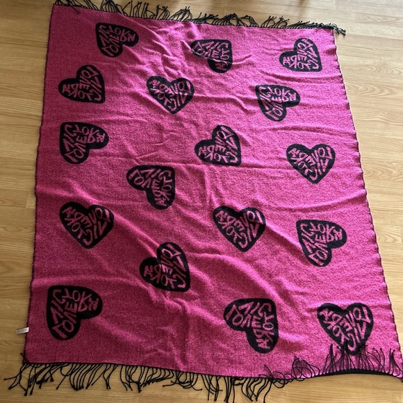 BRAND NEW Reversible Victorias Secret throw blanket - Picture 2 of 5
